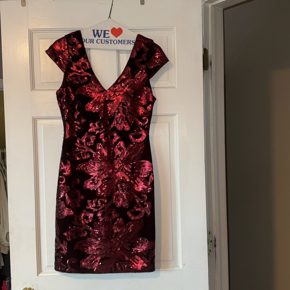 Size 4 Guess Dress. Worn once, perfect condition!